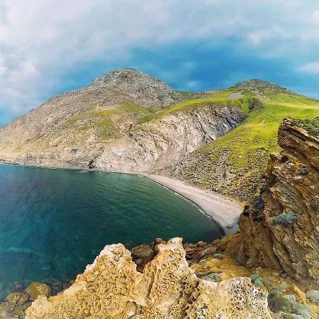 Dimitri Ada Evi & Restaurant İmroz